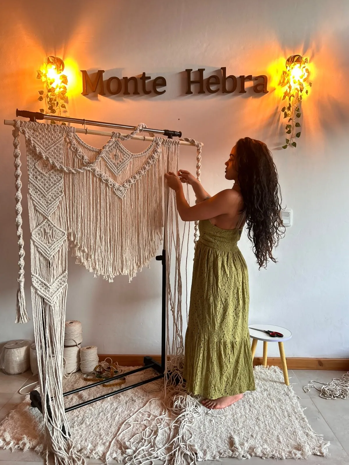 Amanda Francis en su taller, Patagonia