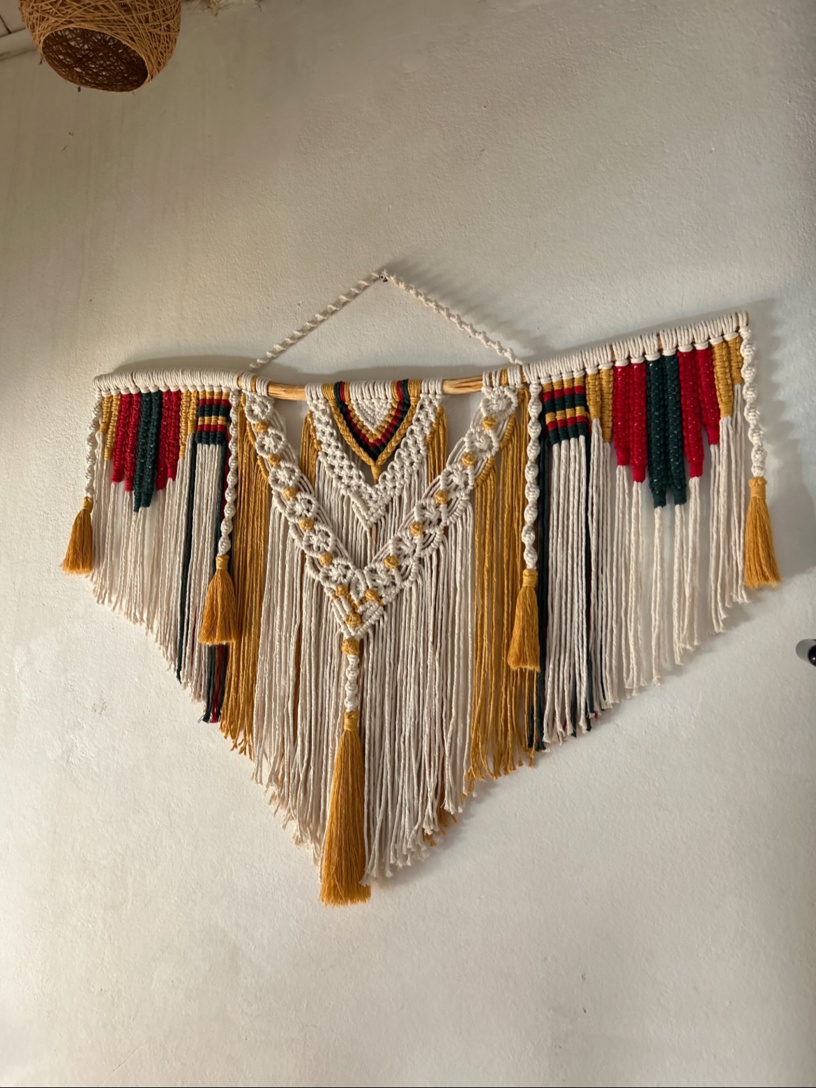 Folk-palette piece with dyed tassels